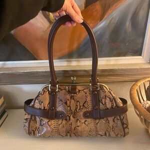 ToHe FzNd Purse - gorgeous bag- Like new Condition- Sweet vintage style!